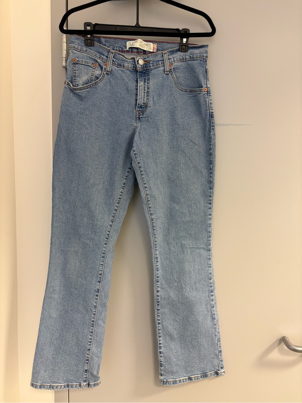 Vintage Levi’s 550 Classic Relaxed Boot Cut Women’s Size 8 Light Wash Jeans